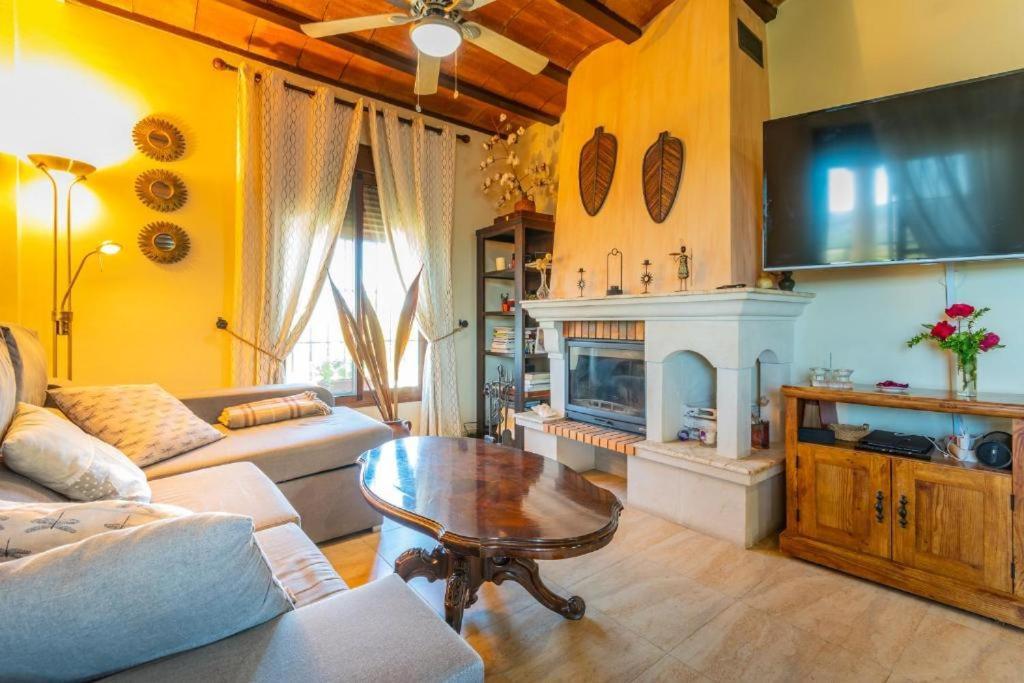 Вилла Preciosa Casa Rural A Un Paso Del Centro Малага Экстерьер фото